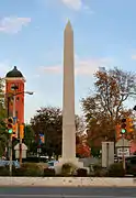 Monumento a la victoria en una rotonda