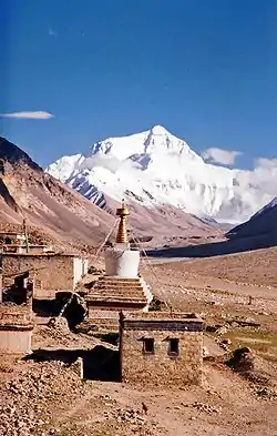 Vista del monte Everest y el monasterio de Rongbuk