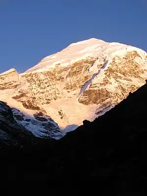 El Chomolhari al amanecer desde Jangothang, Bután