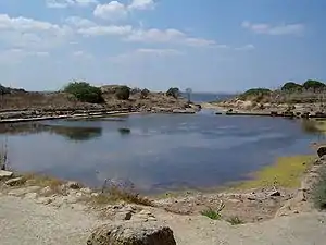 El cothon (instalación portuaria) al sur de la isla.