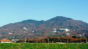 Mt. Enzan izq. y Mt. Kaba der., desde Makabe, Sakuragawa.