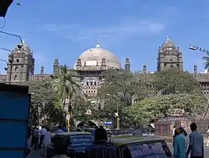 Mumbai GPO, con reminiscencias del Gol Gumbaz