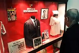 Alejandro Sabella, exentrenador y jugador de Estudiantes de La Plata, recorriendo el Museo