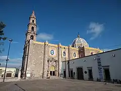 Templo del Barrio del Encino (fundado en 1565) y Museo de José Guadalupe Posada.