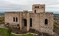 La entrada trasera del museo.