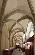 Pasillo del museo.