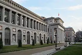 Edificio Villanueva del Museo del Prado, el conjunto de mayor interés arquitectónico del Paseo. Está considerado como la obra maestra del arquitecto Juan de Villanueva