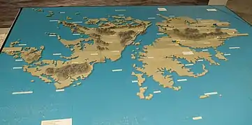 Maqueta de la geografía malvinense.