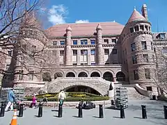 Fachada sur del Museo Americano de Historia Natural, Nueva York, obra de Calvert Vaux y J. Wrey Mould (1874-1877)