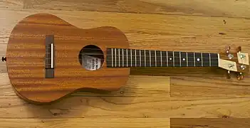 Ukelele soprano Mya-Moe