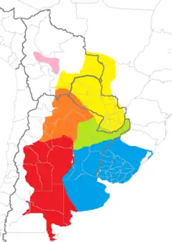 alt=Distribución de los distintos taxones (especies y subespecies) que componen este género.
*  ██ Myiopsitta luchsi.
*  ██ Myiopsitta monachus calita.
*  ██ Área asignada a M. m. calita o a M. m. cotorra según los autores.
*  ██ Myiopsitta monachus cotorra. 
*  ██ Área asignada a M. m. cotorra o a M. m. monachus según los autores.
*  ██ Myiopsitta monachus monachus.