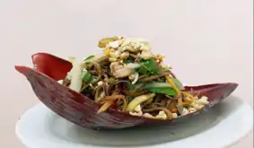 Ensalada de flor de banana (Nộm hoa chuối), gastronomía vietnamita