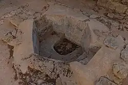 Piscina bautismal del s. VI en la Iglesia de Notre-Dame du Brusc (Francia).