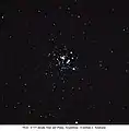 El joyero a través de un pequeño telescopio