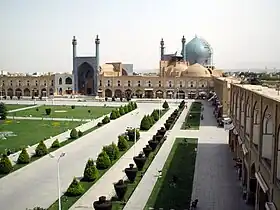 Plaza y mezquita