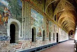 Frescos en el claustro.