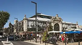 Mercado municipal de la Narbone llamado Les Halles.