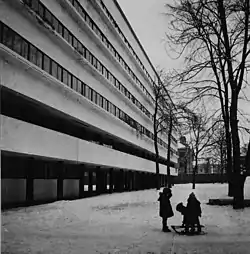 Edificio Narkomfín (1928-1930), de Moiséi Guínzburg e Ignati Milinis