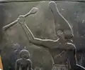 Narmer con la corona del Alto Egipto y la maza (ídem).