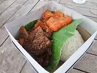 Krechek formando parte de nasi gudeg