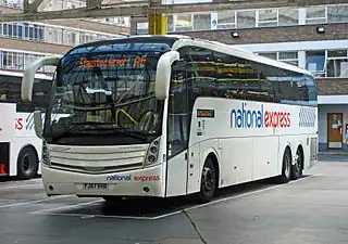 Un bus de National Express de la ruta A6 en la Victoria Coach Station.