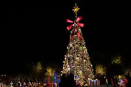 Árbol de Navidad en la plaza.