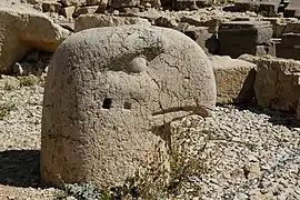 Terraza Oeste: Cabeza del Dios Águila Persa