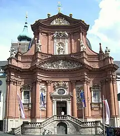 Fachada barroca de la abadía de Neumünster en Würzburg. La participación de Dientzenhofer es controvertida, véanse las referencias a Neumünster.