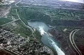 Vista aérea del remolino del Niágara (Niagara Whirlpool) ubicado en la Garganta del Niágara.