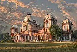 Fachada y entrada de Noor Mahal