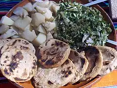 Gorditas y papas con nopales.