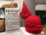 Gorras rojas prohibidas por los nazis por ser símbolo de unión nacional.