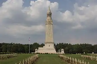 Cimborrio aislado de la necrópolis nacional de Notre-Dame-de-Lorette