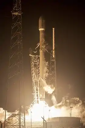 Lanzamiento del primer cohete Falcon 9 Full Thrust