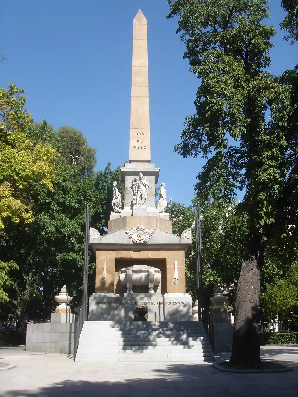 Monumento a las víctimas del 2 de mayo