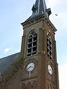 Tornavoz de la iglesia de Occoches protegido por una hoja de zinc cuyo reborde está dentado