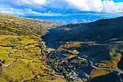 Vista aérea de la ciudad de Ocra, ubicada dentro del distrito de Chinchaypujio.