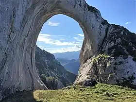 Ojo de Buey también denominado El Arcón (Peña Mea).