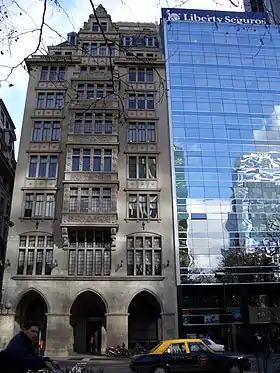 Edificio Bunge y Born (izquierda)