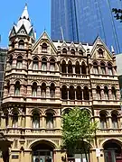 The Rialto buildings. Collins Street, Melbourne, como otros edificios comerciales de esa ciudad, se construyeron en estilo neogótico.