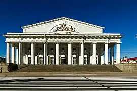 El palacio de la antigua Bolsa de San Petersburgo de Thomas de Thomon (1805-1810)