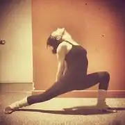 Baddha Vīrabhadrāsana, postura del guerrero humilde.