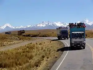 Ranrapalca (a la izquierda), Huamashraju, Cashan, Shacsha (centro) y Huantsán (a la derecha) como se ve desde el suroeste