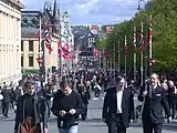 Puerta de Karl Johans en primavera (Día de la Constitución noruega, 17 de mayo)