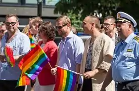 Solveig Horne og Bent Høie er blant dem som går først i Oslo Pride 2015-paraden. Foto: Tore Sætre