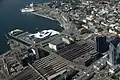 Foto aérea de la Estación Central de Oslo 2010, con la Ópera de Bjørvika al sur