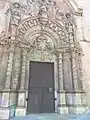 Pórtico con las armas de Frey Ramón, fundador del colegio y de la iglesia de Montesión.