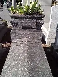 Tumba de Foottit en el cementerio de Père-Lachaise