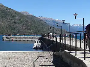 El nuevo muelle se convirtió en un paseo para los turistas