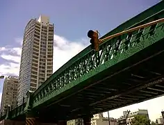 Una de las torres de Palermo Nuevo al fondo